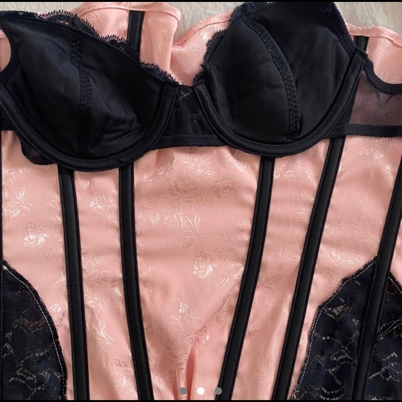 beautiful pink corset - Picture 2 of 3